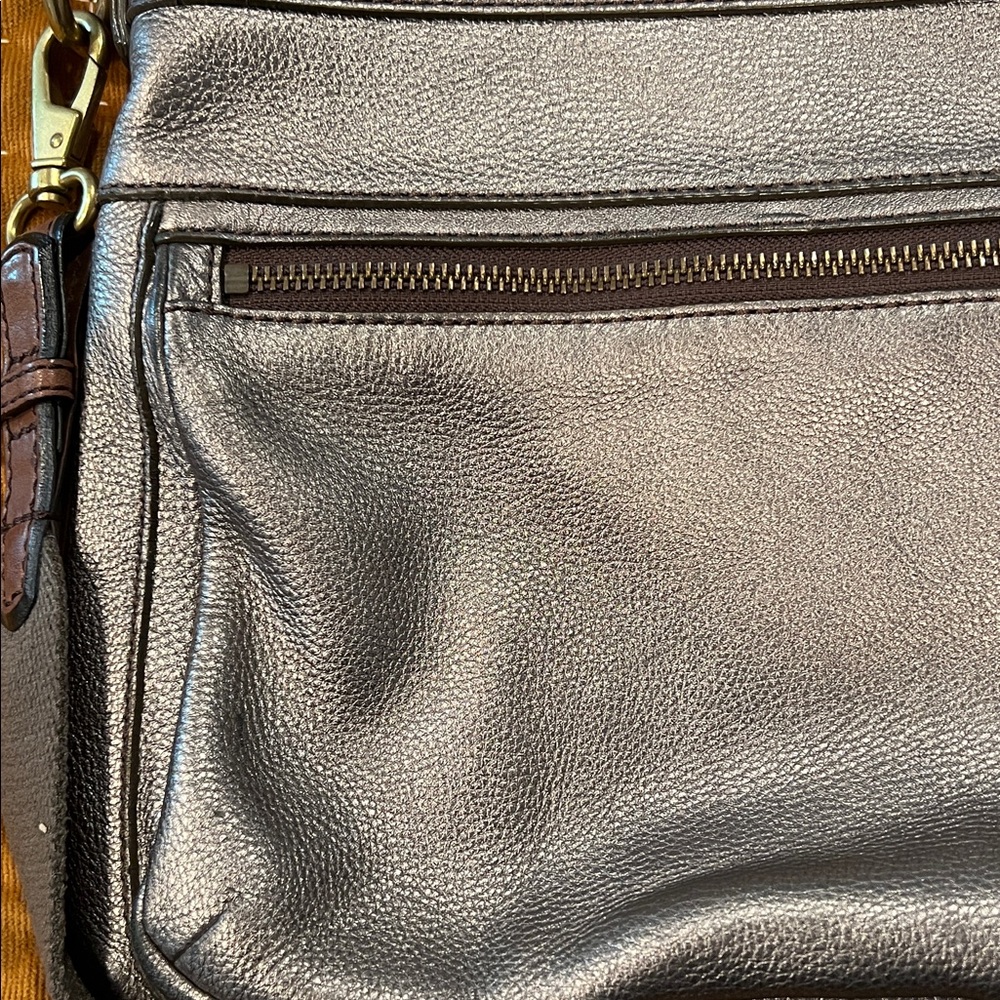 FOSSIL EXPLORER Foldover Bag Silver - Picture 2 of 7